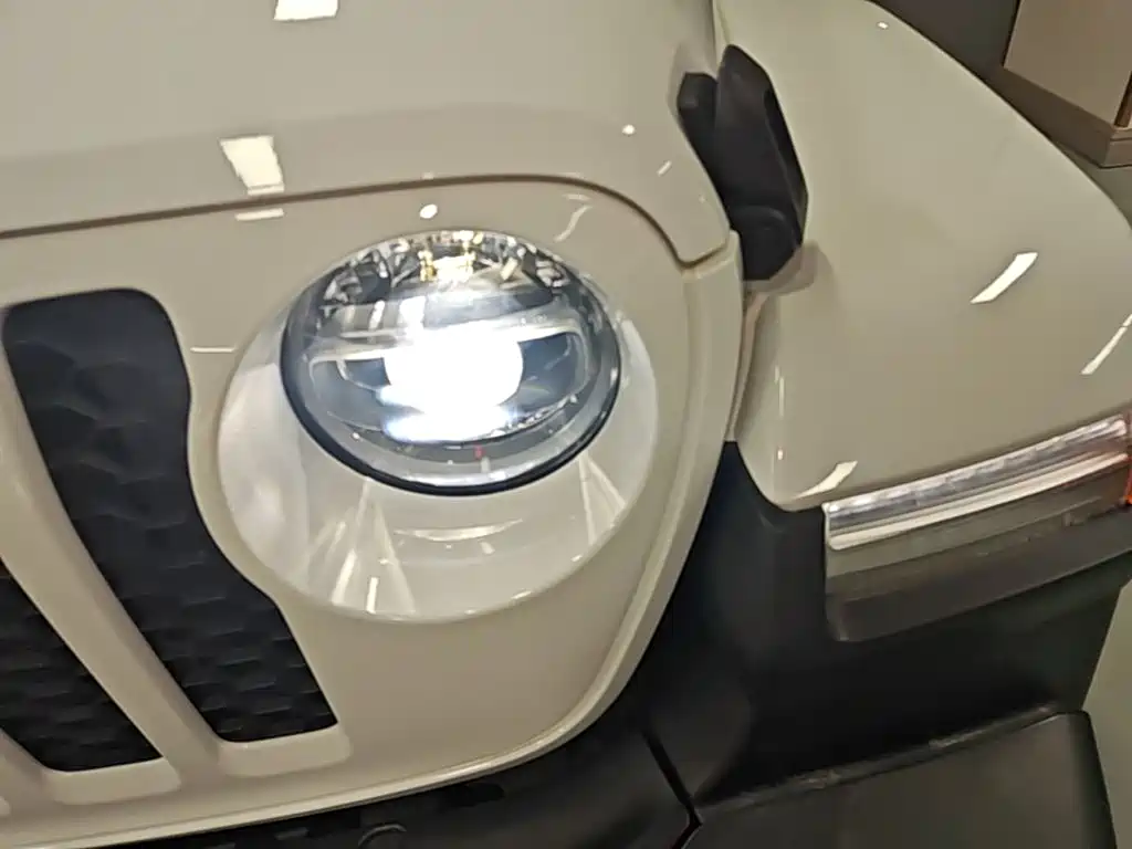 Jeep Wrangler PHEV — миниатюра 24