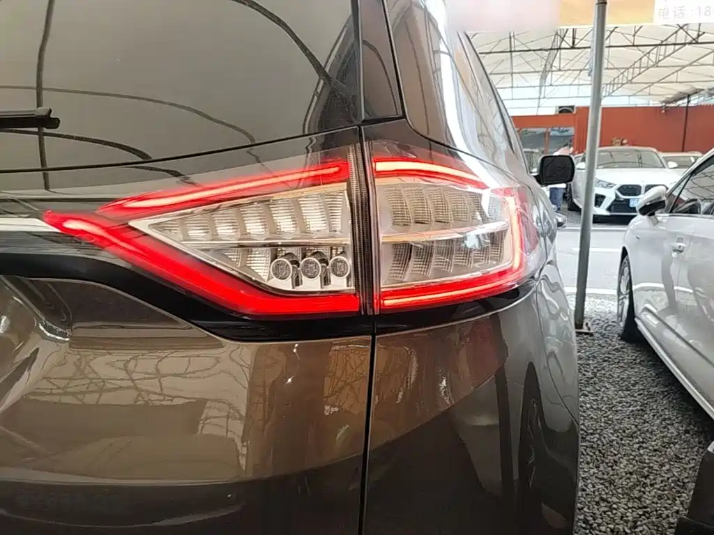 Ford Edge — миниатюра 8
