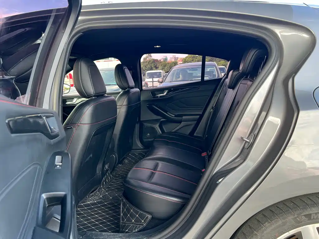 Ford Focus — миниатюра 6