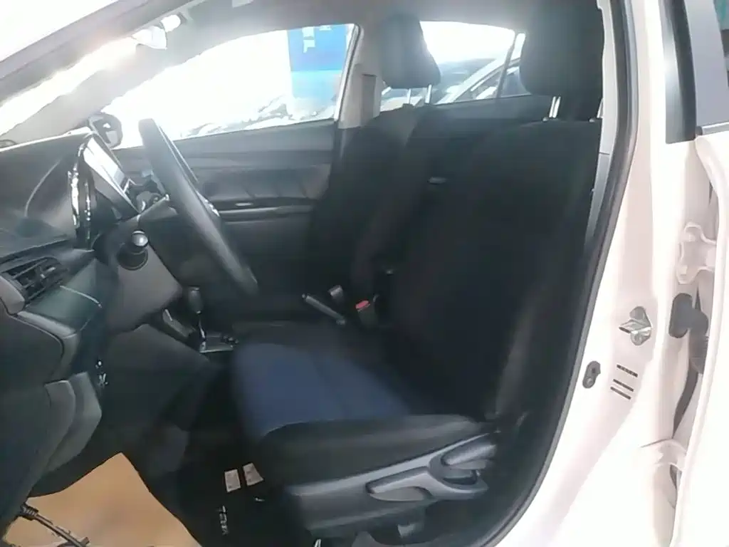 Toyota Yaris L — миниатюра 15