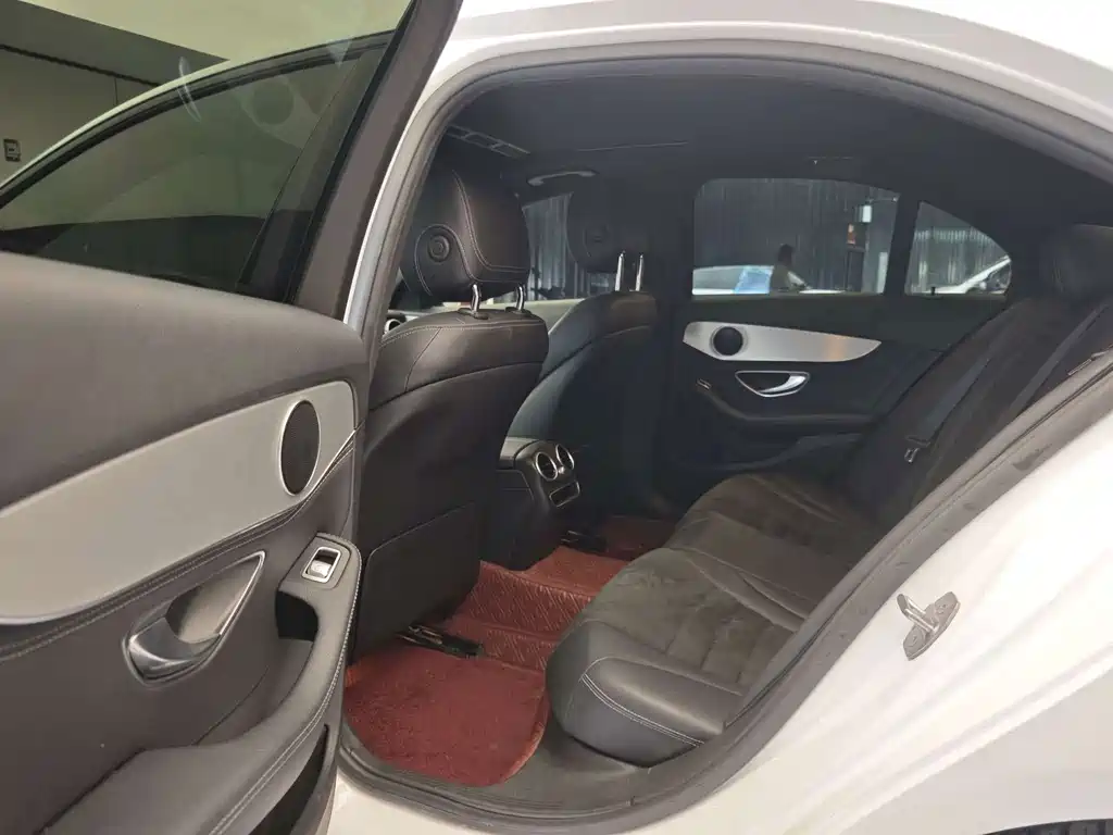 Mercedes-Benz C-Class — миниатюра 12