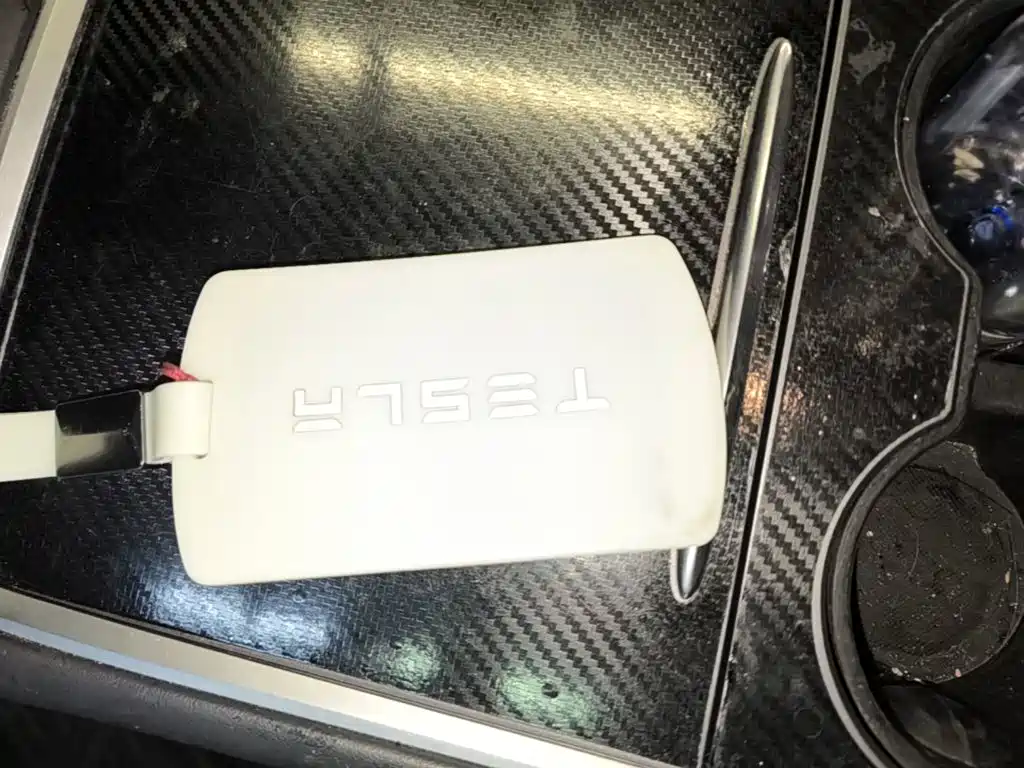 Tesla Model Y — миниатюра 9