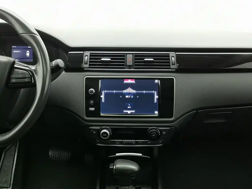 Qoros Qoros 3 — миниатюра 12
