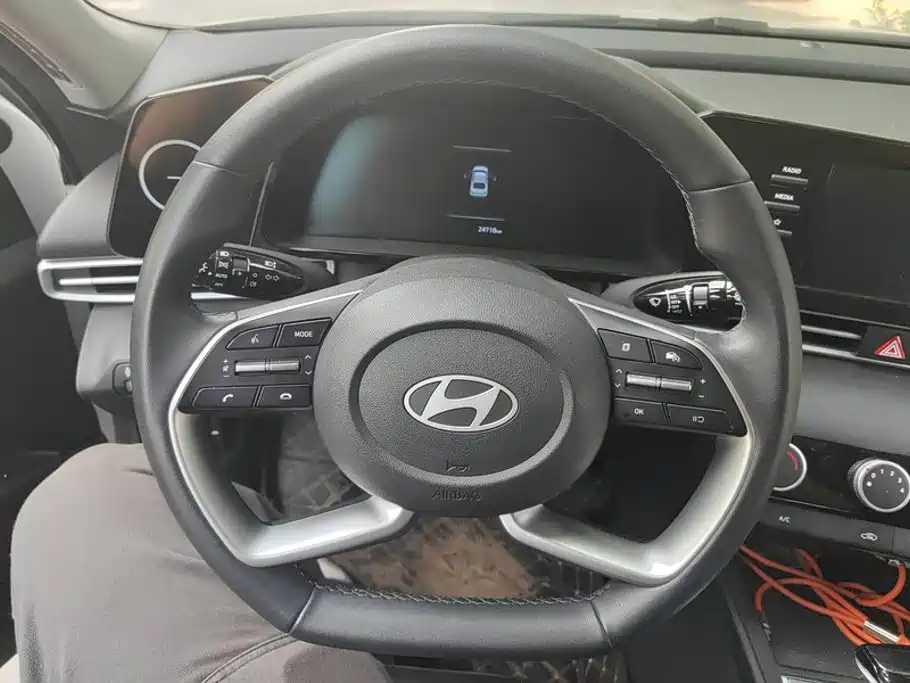 Hyundai Elantra — миниатюра 15