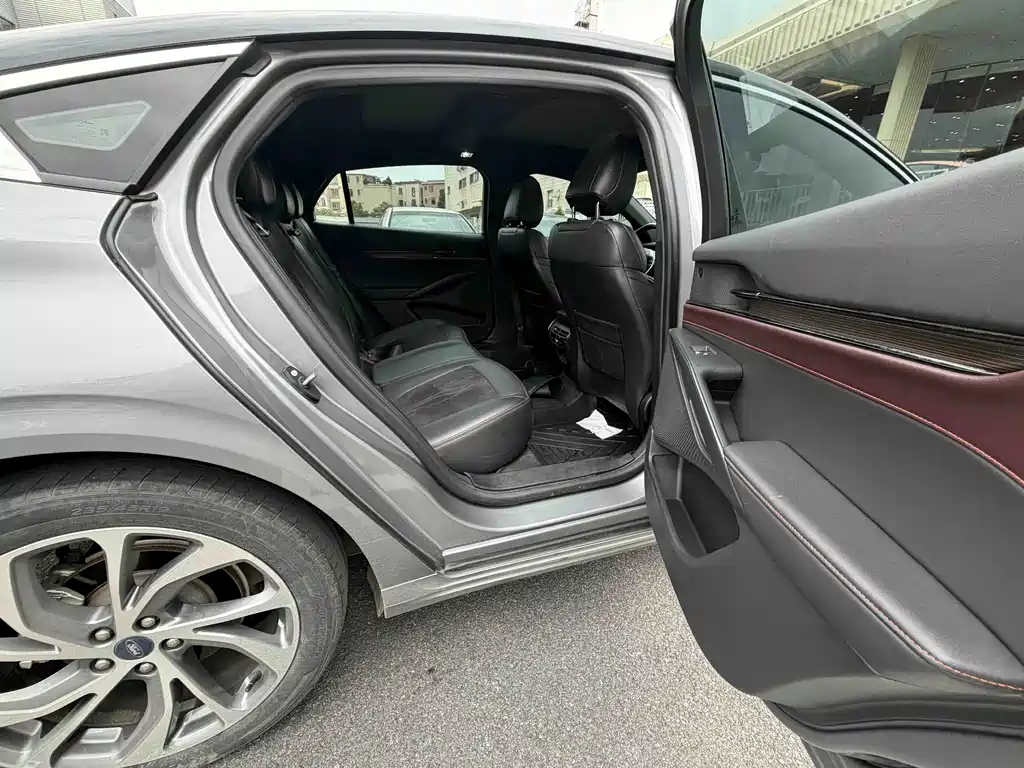Ford Mondeo — миниатюра 7