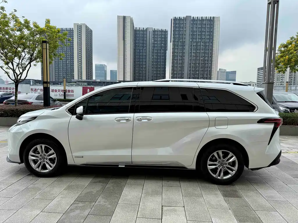 Toyota Sienna — миниатюра 5