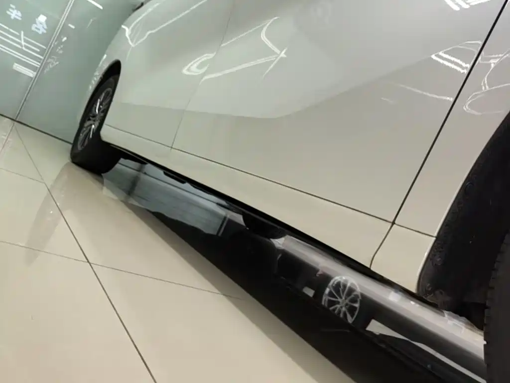 Toyota Alphard — миниатюра 21