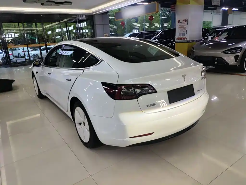 Tesla Model 3 — миниатюра 5
