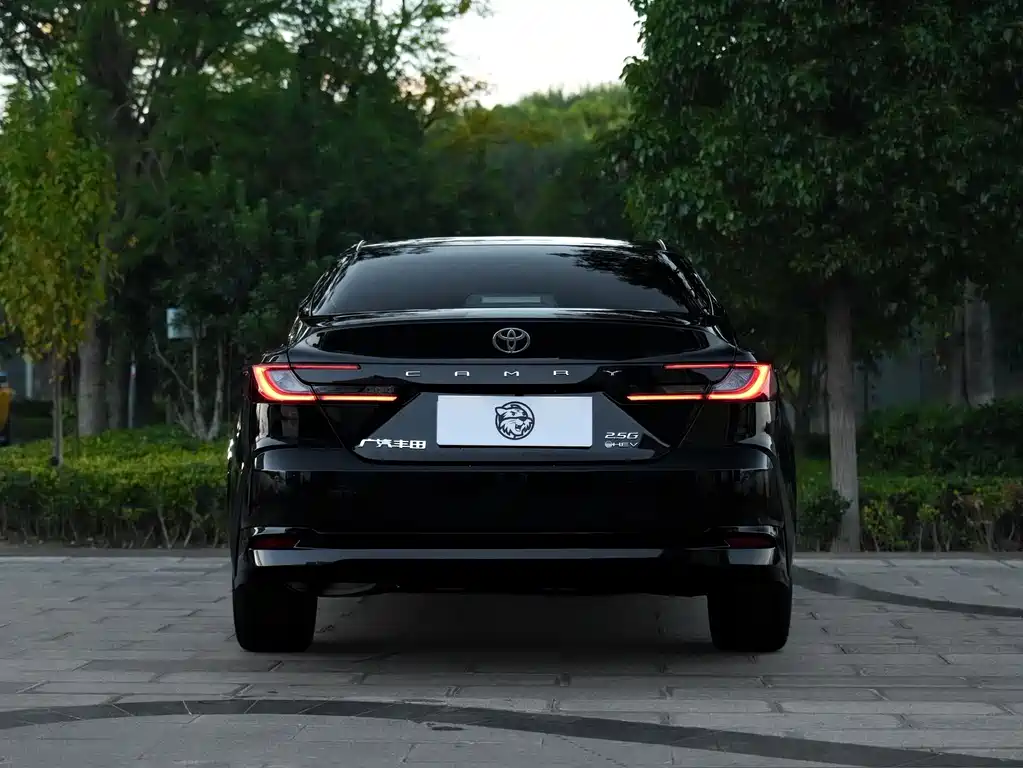 Toyota Camry — миниатюра 11