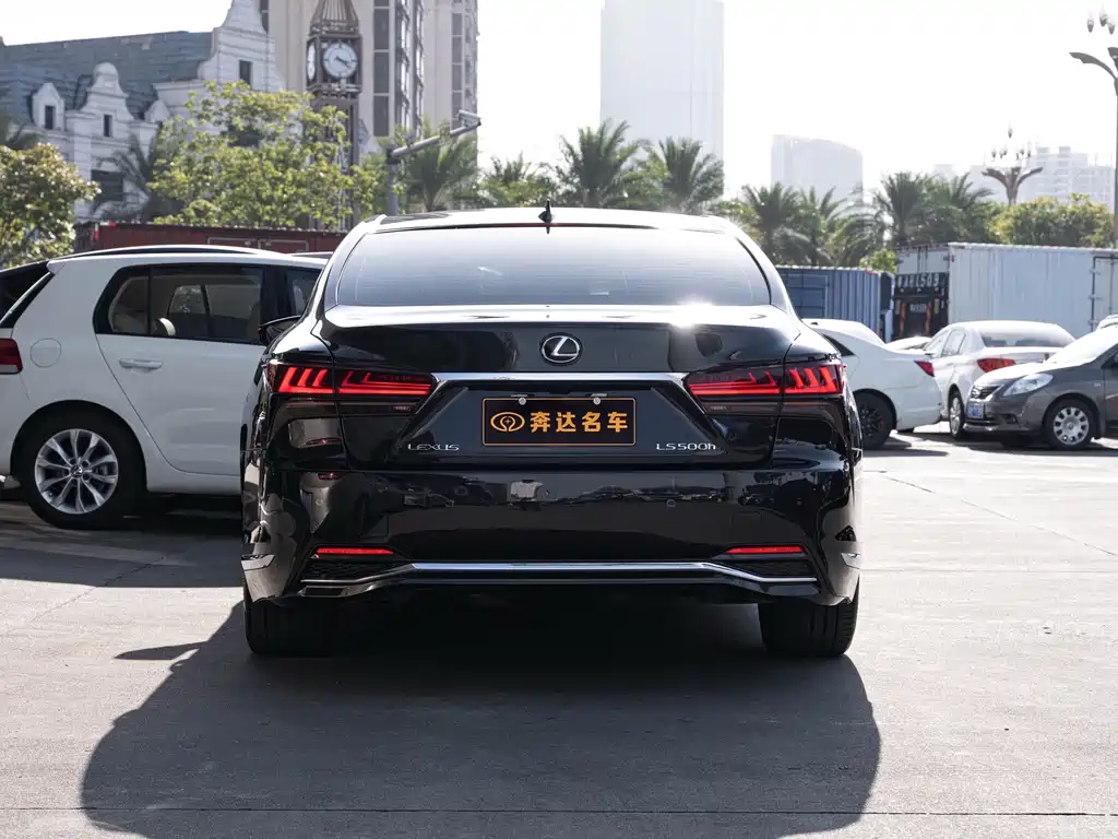Lexus LS — миниатюра 5