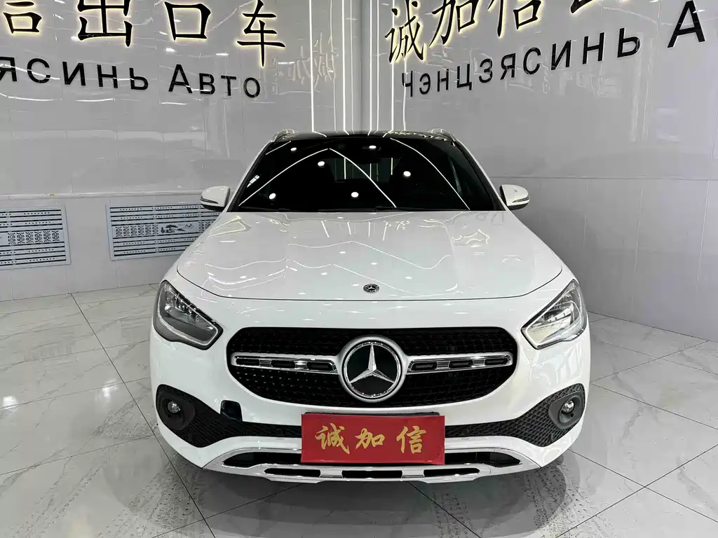 MERCEDES-BENZ GLA