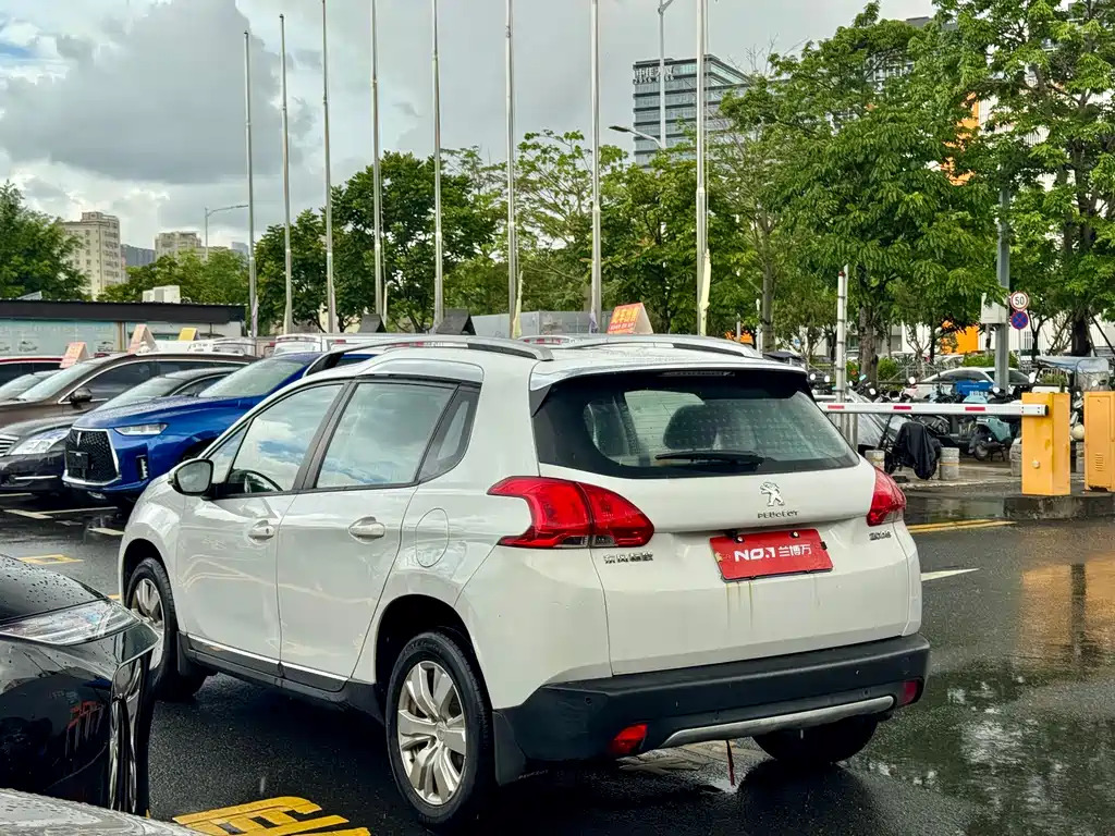 Peugeot 2008 2014 1.6L AT Fashion
