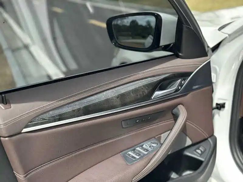 BMW 5 Series — миниатюра 10