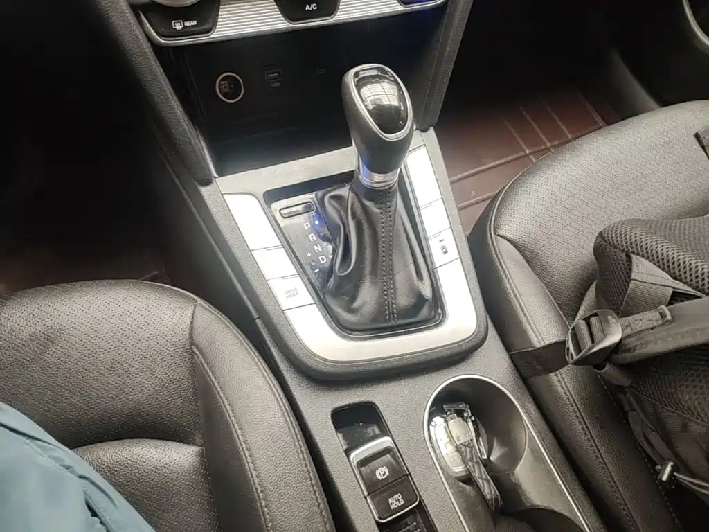 Hyundai Elantra — миниатюра 14