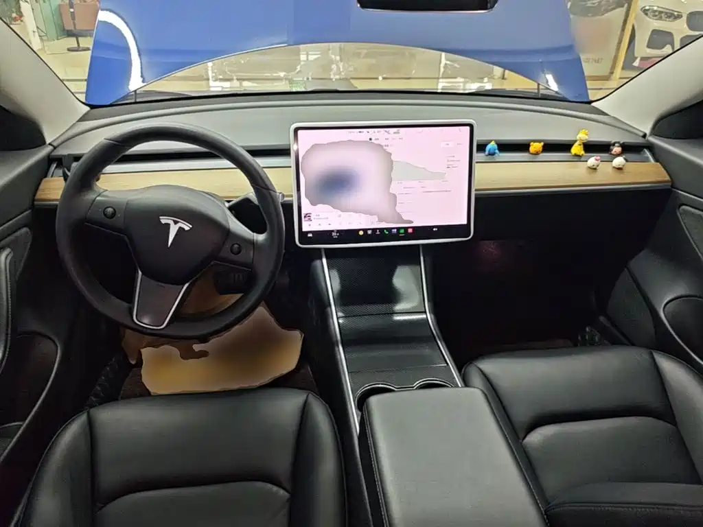 Tesla Model 3 — миниатюра 10