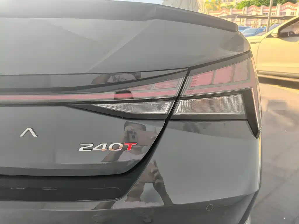 Hyundai Elantra — миниатюра 28
