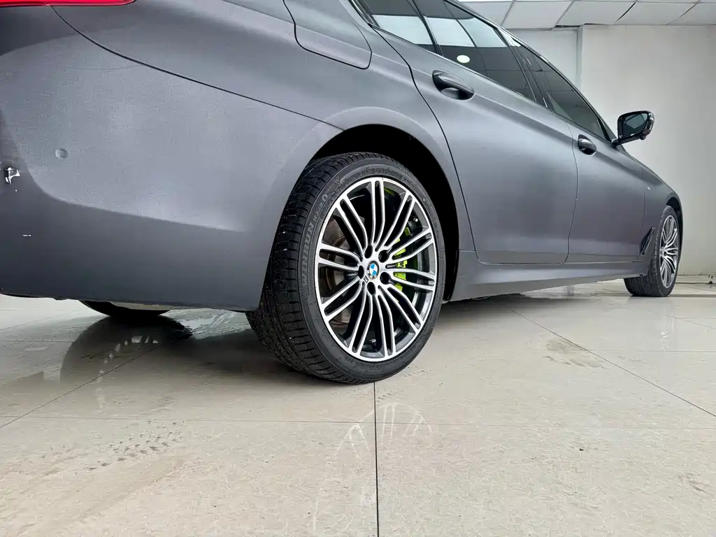 BMW 5 Series — миниатюра 21