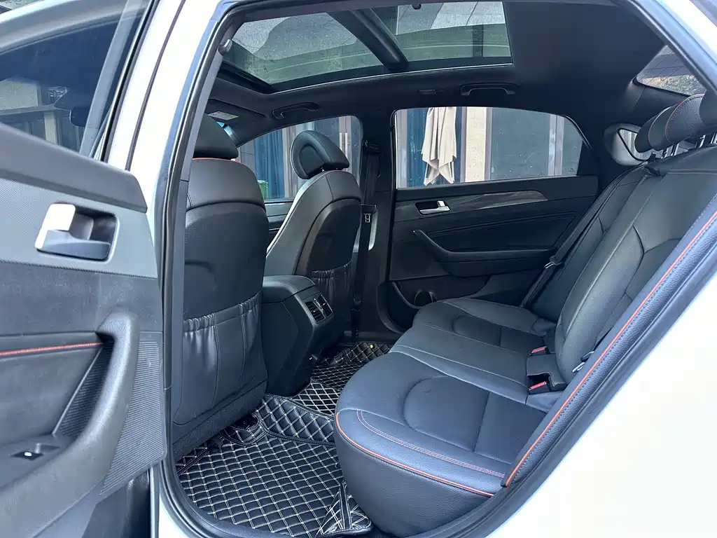 Hyundai Sonata — миниатюра 10