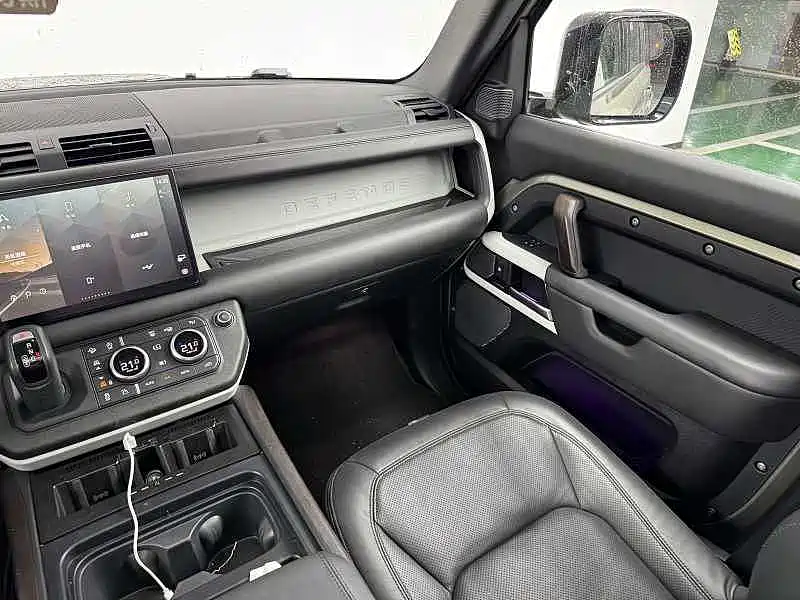 Land Rover Defender — миниатюра 13
