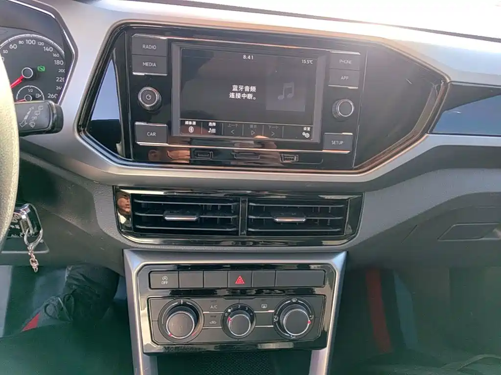 Volkswagen T-Cross - фото 13