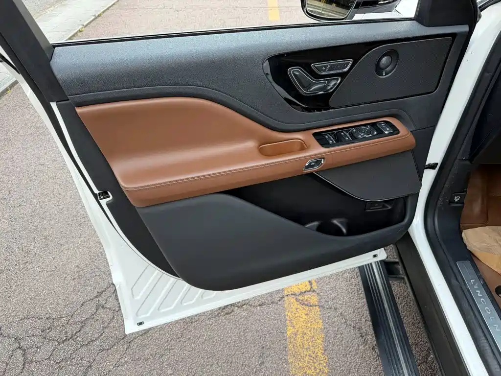 Lincoln Aviator — миниатюра 6