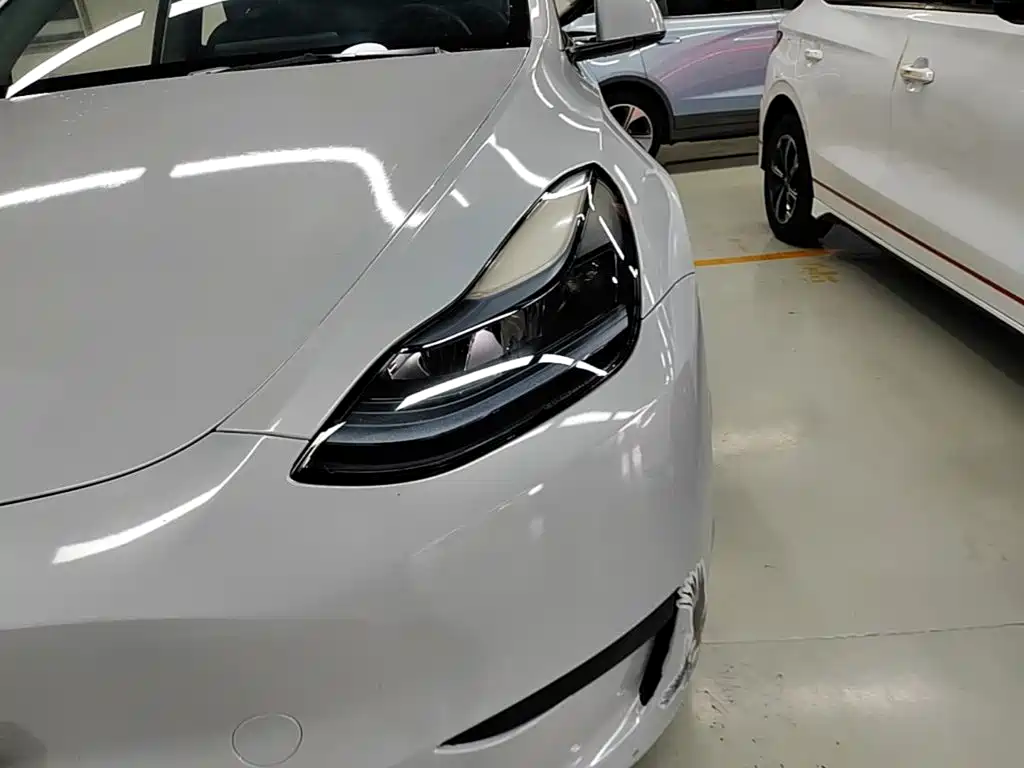 Tesla Model Y — миниатюра 24
