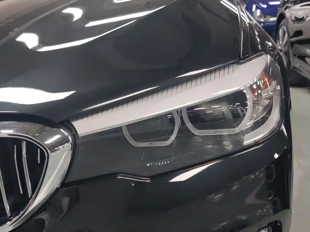 BMW 5 Series — миниатюра 10
