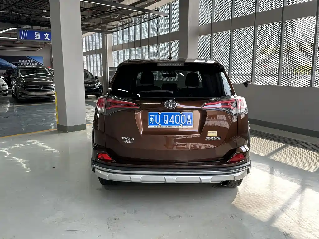 Toyota RAV4 — миниатюра 9
