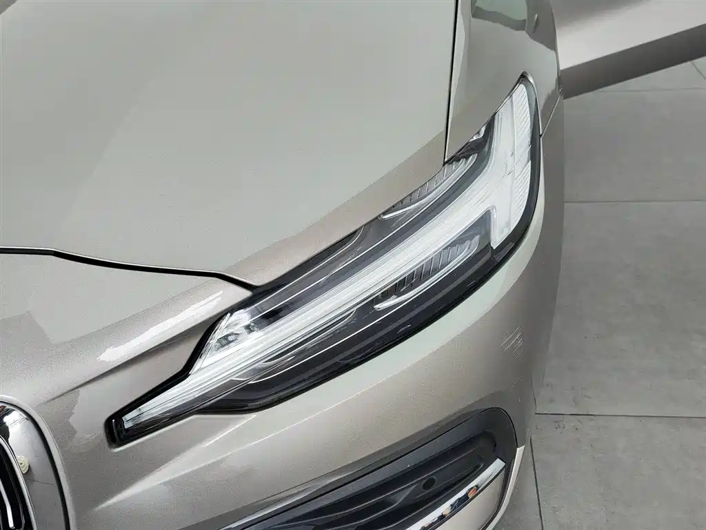 Volvo S60 2022 B4 Luxury