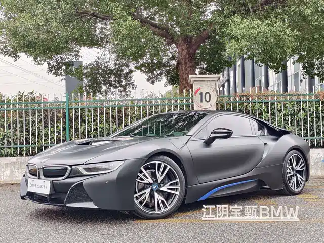 BMW i 8 2016 — фото 1