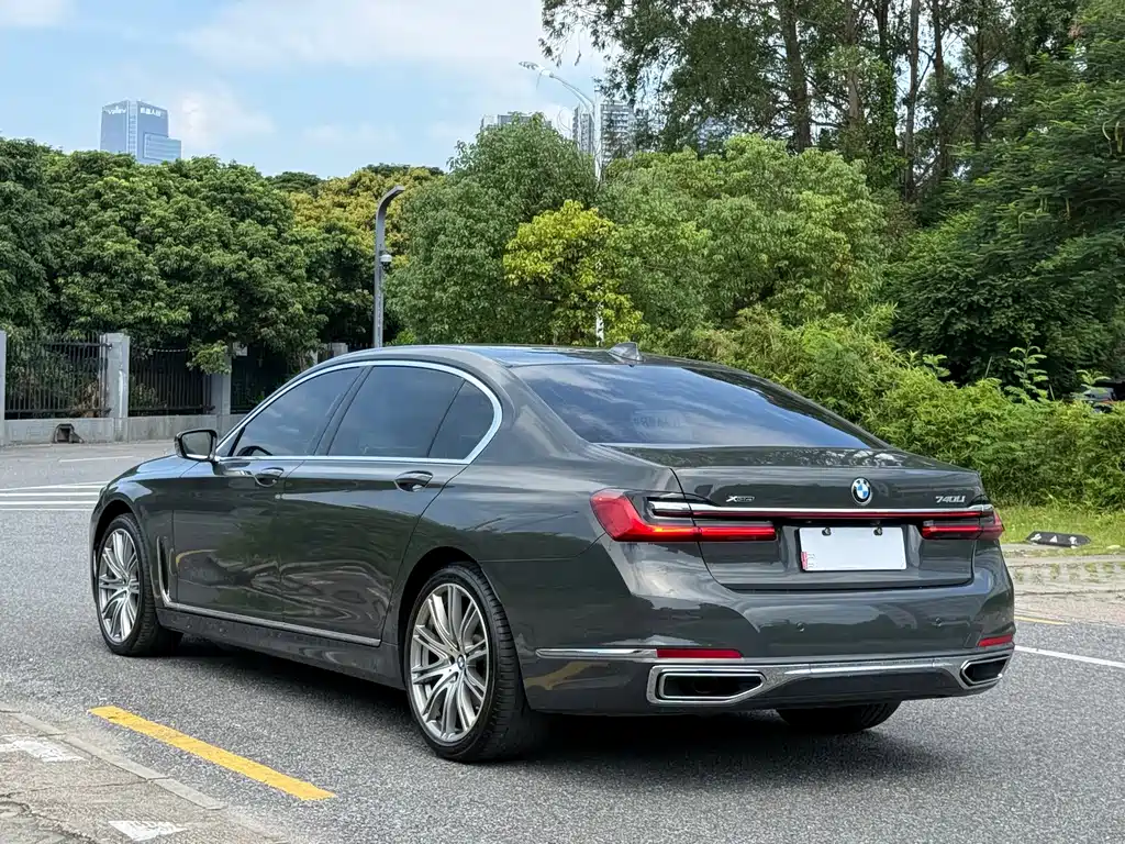 BMW 7 Series — миниатюра 18