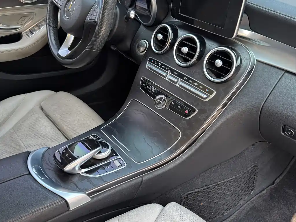 Mercedes-Benz C-Class — миниатюра 7