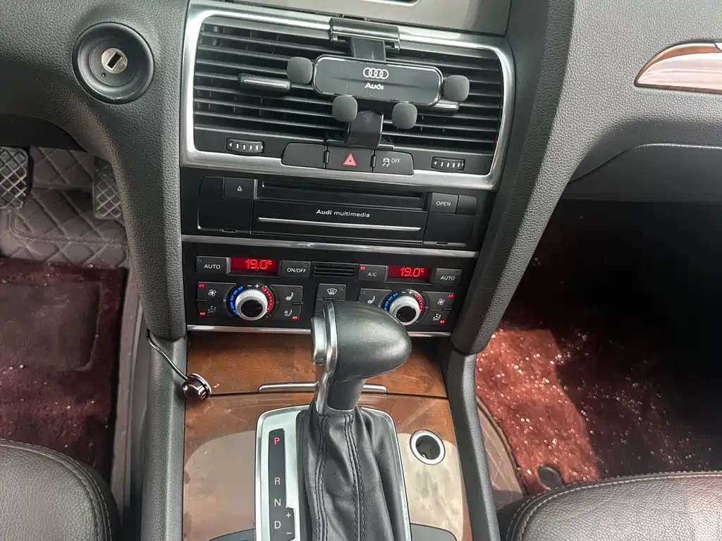 Audi Q7 — миниатюра 21