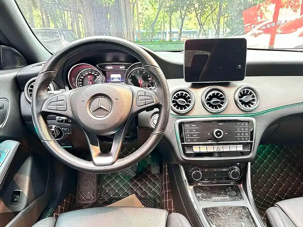 MERCEDES-BENZ CLA