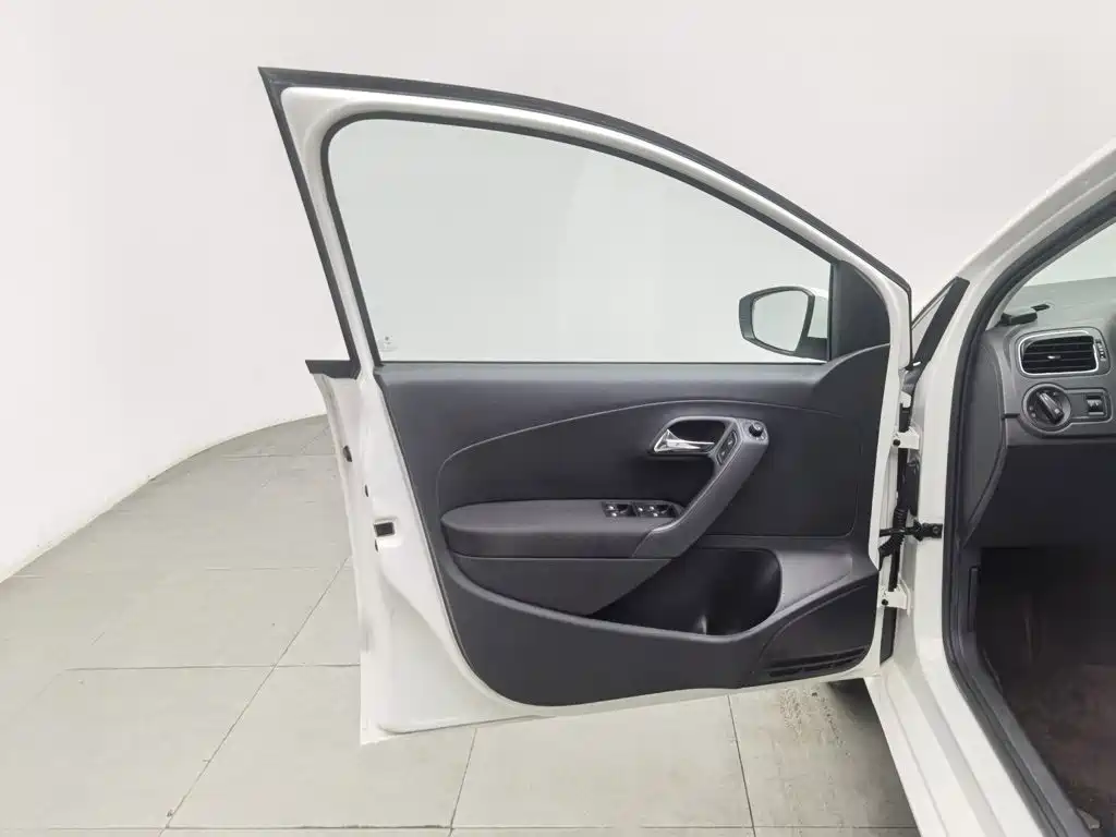 Volkswagen Polo — миниатюра 8