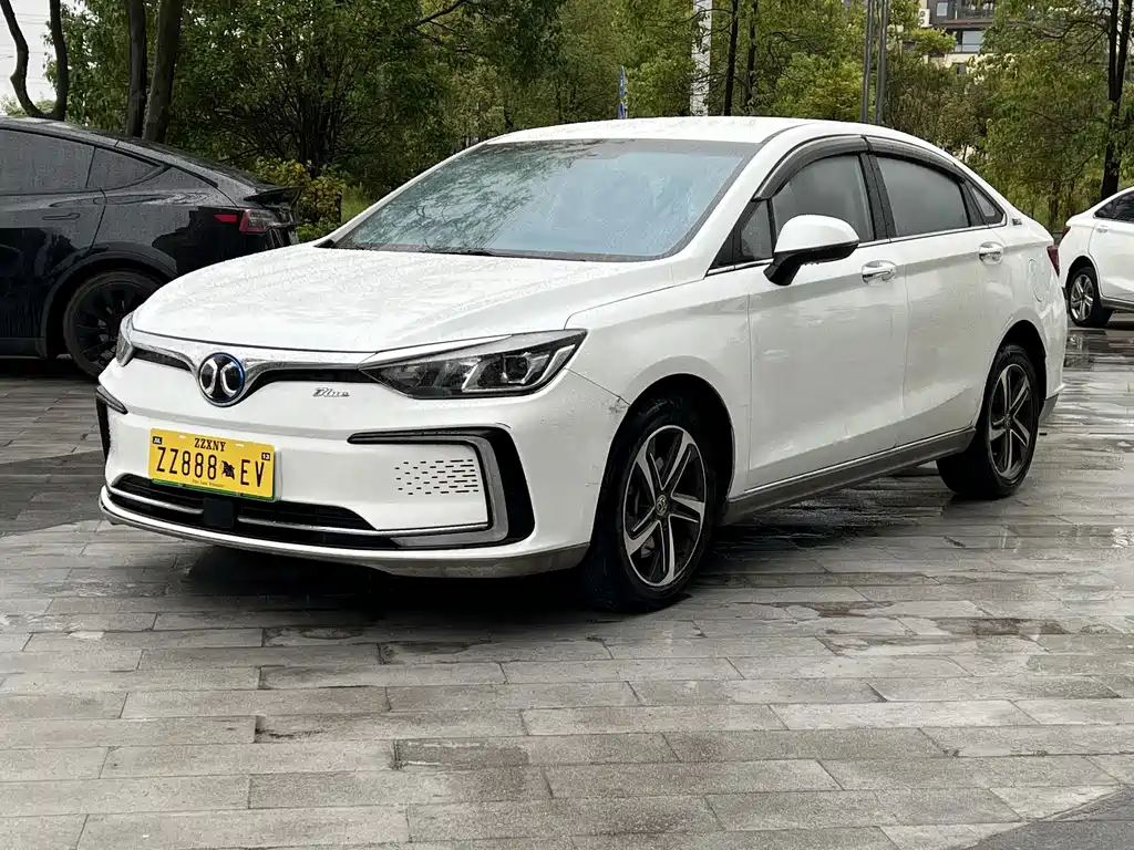 BAIC EU5 — миниатюра 3