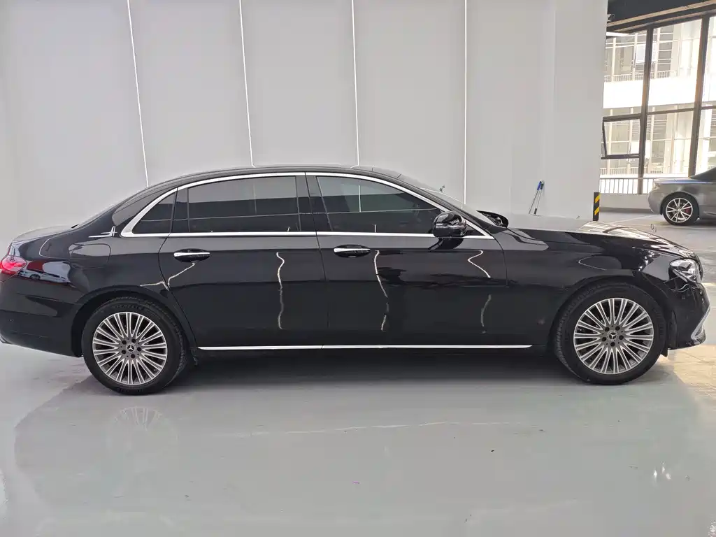 Mercedes-Benz E-Class — миниатюра 4