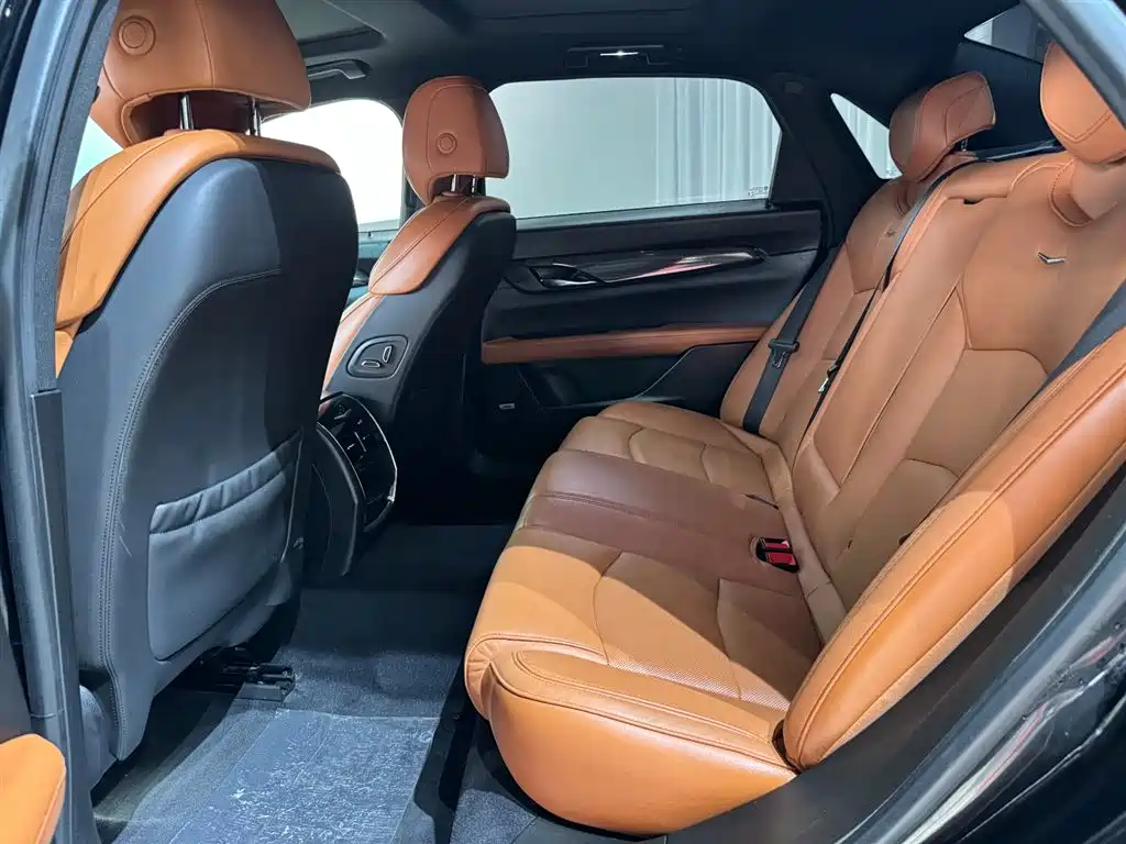 Cadillac CT6 - фото 18