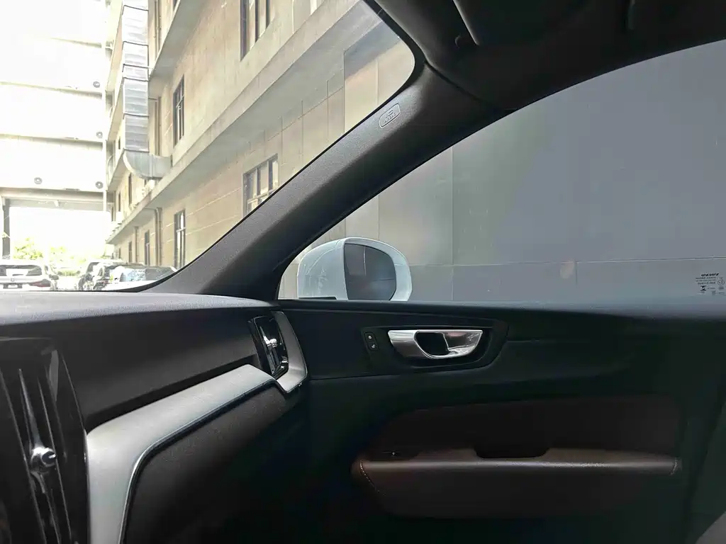 Volvo XC60 — миниатюра 15