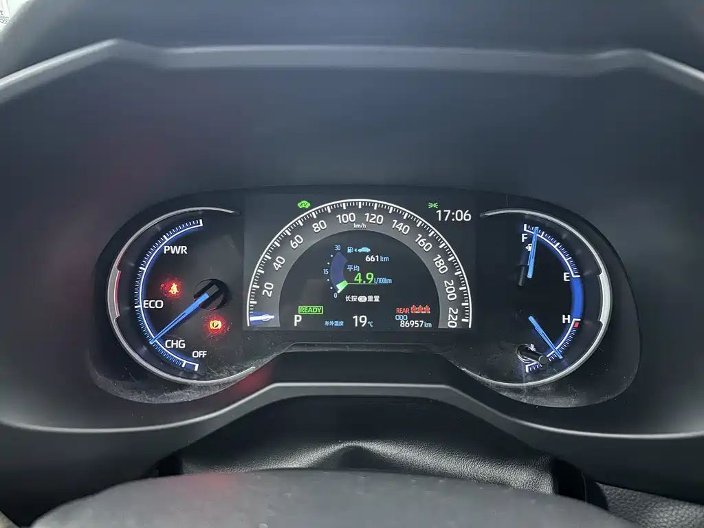 Toyota RAV4 — миниатюра 4
