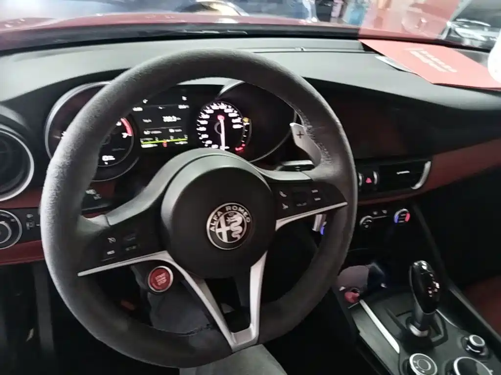 Alfa Romeo Giulia — миниатюра 10