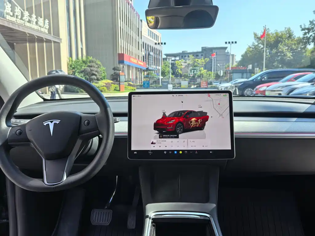 Tesla Model Y — миниатюра 12
