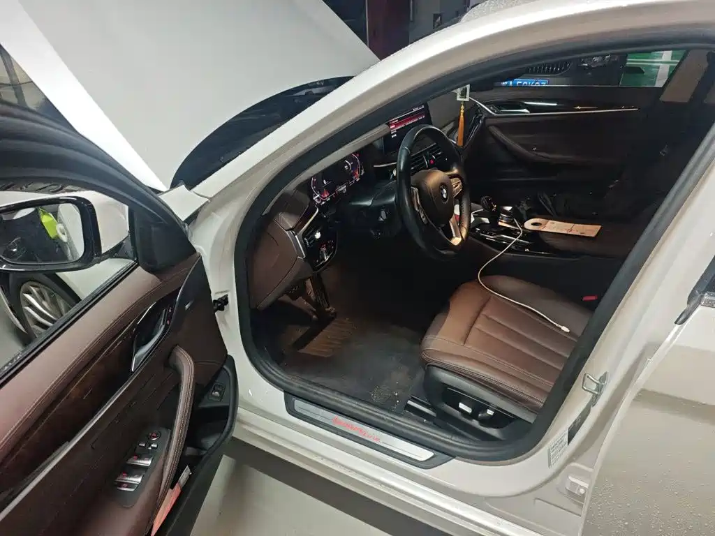 BMW 5 Series — миниатюра 14