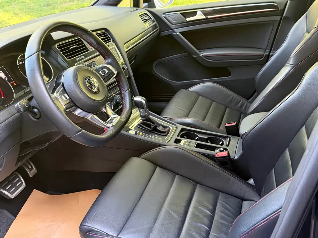 Volkswagen Golf GTI — миниатюра 3