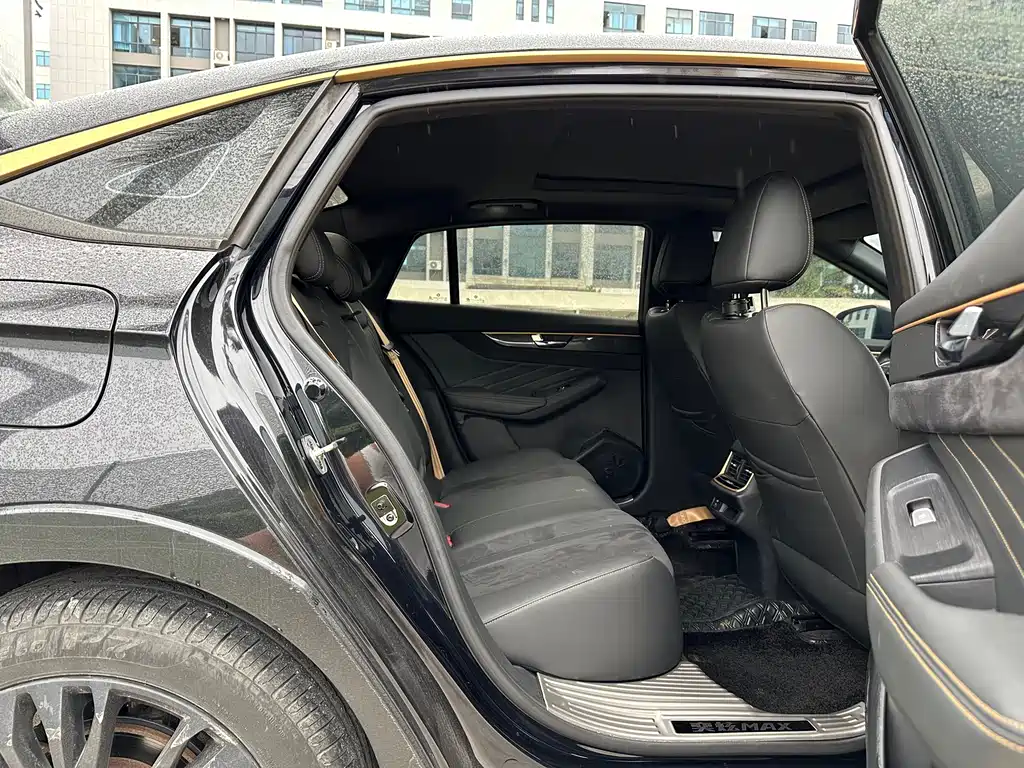 DONGFENG YI HYUN MAX