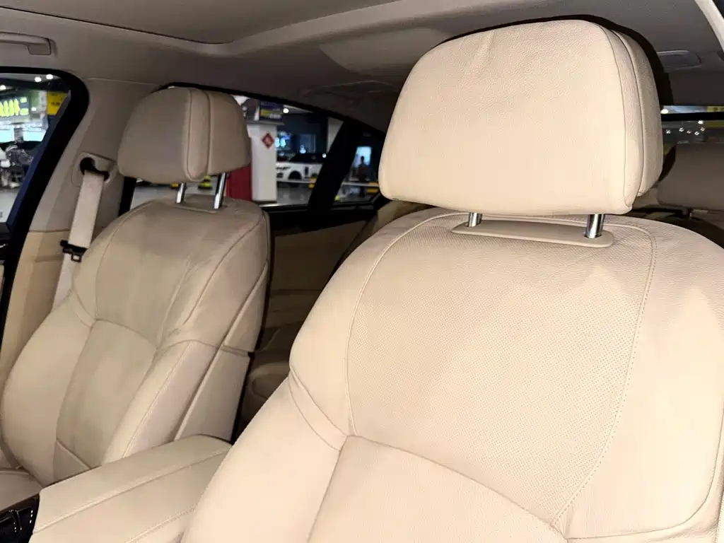 BMW 5 Series — миниатюра 11