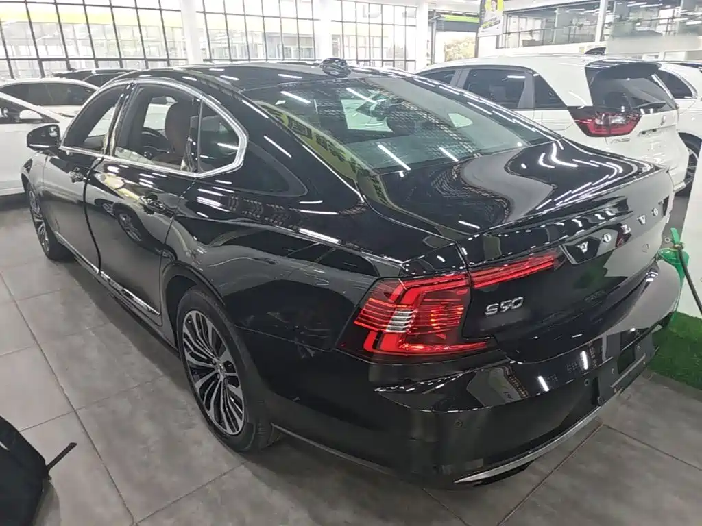Volvo S90 — миниатюра 5