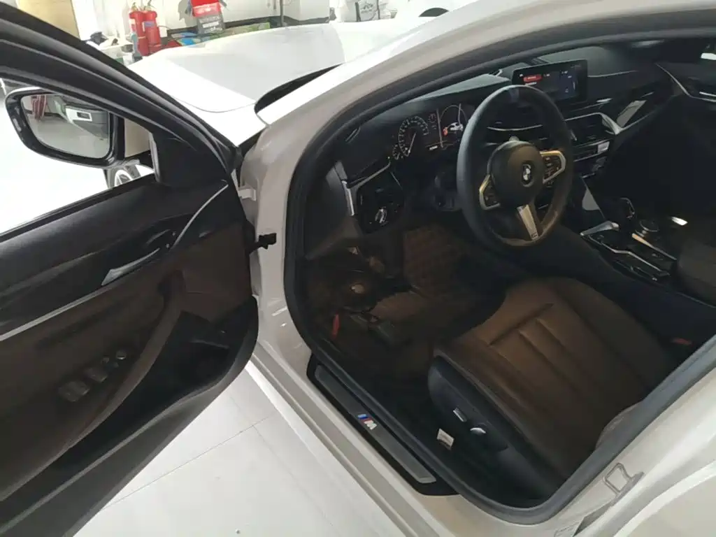 BMW 5 Series — миниатюра 16