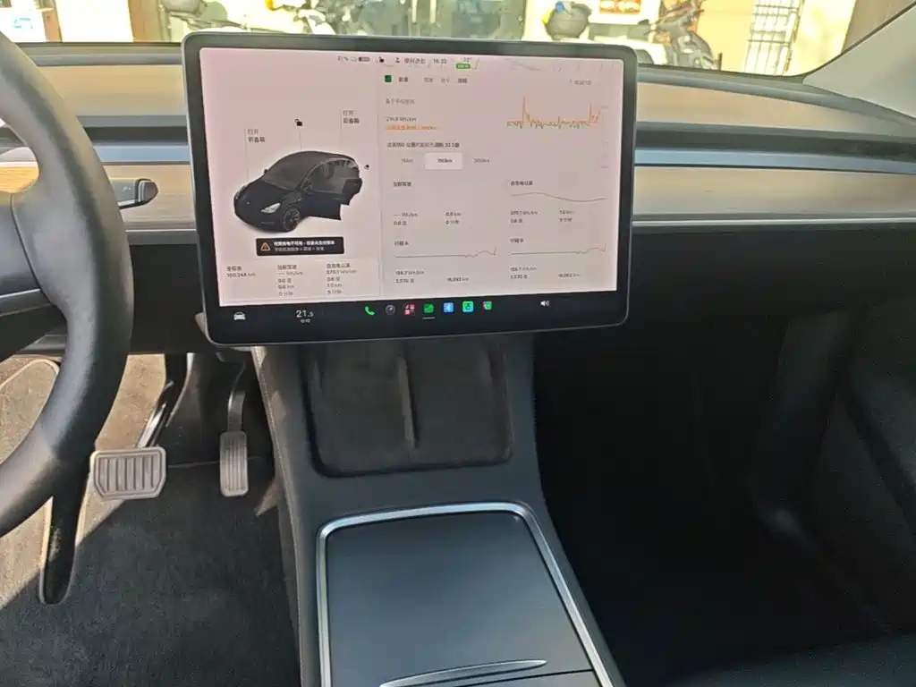 Tesla Model Y — миниатюра 13