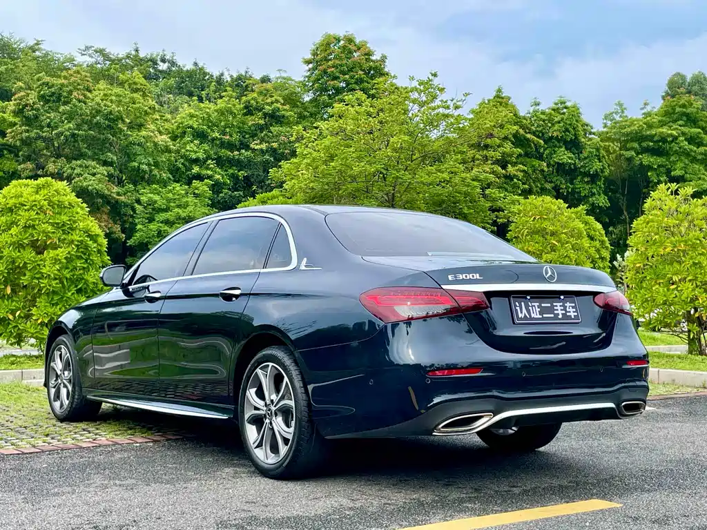 MERCEDES-BENZ E CLASS